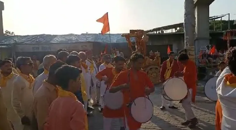 कासगंज: धूमधाम से निकाली भगवान परशुराम की भव्य शोभायात्रा, पुष्प वर्षा कर किया स्वागत 