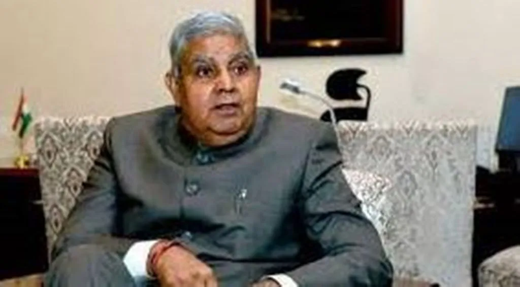 जब भी देश के बाहर जाएं, राजनीतिक चश्मे को यहीं छोड़ जाएं: जगदीप धनखड़
