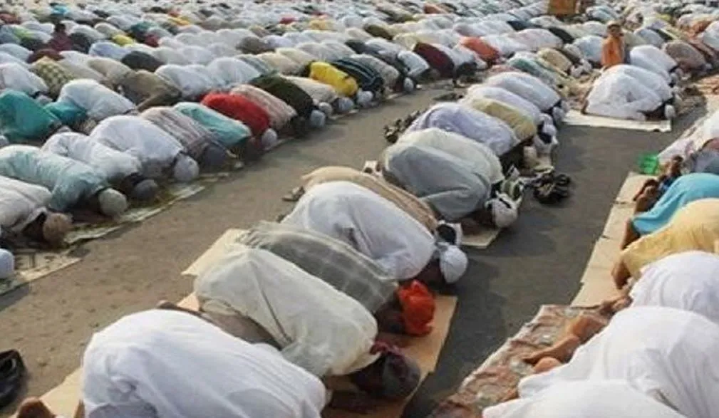 झांसी : सुरक्षा के कड़े इंतजामों के बीच हुई जुमे की नमाज, चप्पे-चप्पे पर तैनात रही पुलिस 