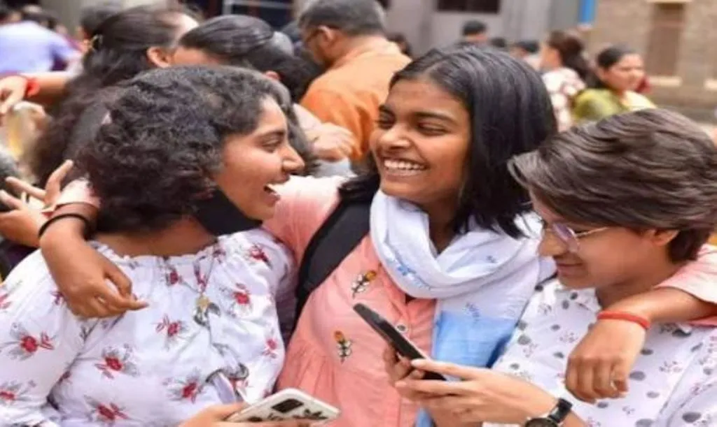 यूपी बोर्ड परीक्षा में मंडल के पहले पायदान पर रामपुर, प्रदेश में मिला चौथा स्थान