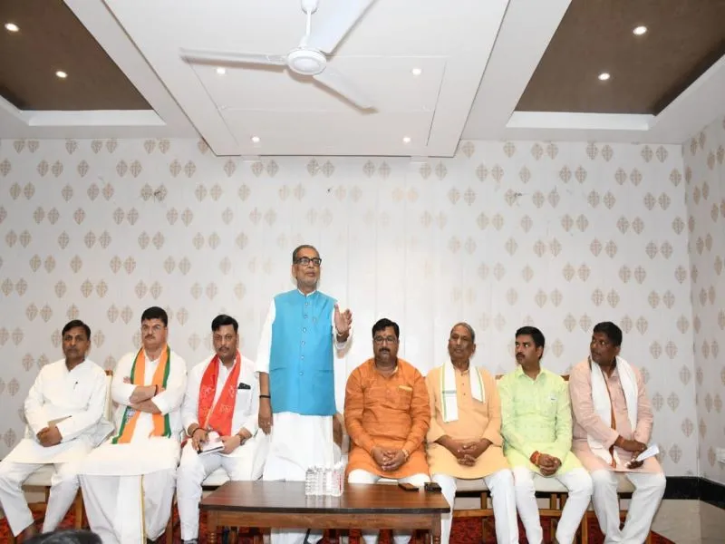 भाजपा के पदाधिकारी सुबह घर पर चाय न पीएं : राधा मोहन 
