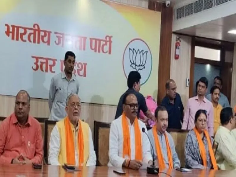 लखनऊ : शाहजहांपुर से सपा की मेयर पद प्रत्याशी अर्चना वर्मा बीजेपी में शामिल, कई नेताओं की हुई एंट्री