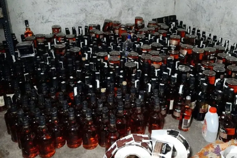 फजीहत की हैट्रिक बचाने को पीलीभीत पुलिस की आंकड़ेबाजी, शराब के अभियान में कर दिया खेल