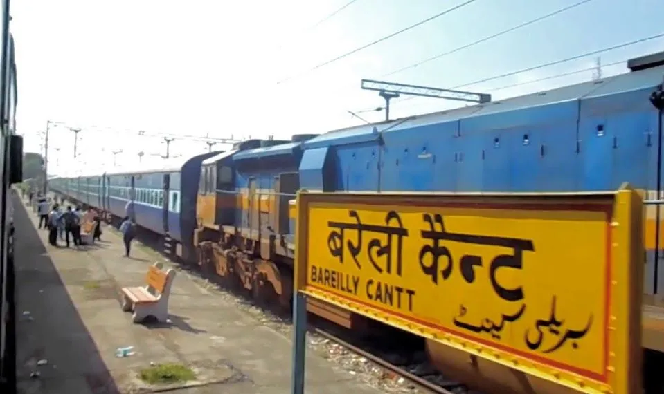 बरेली: राजधानी एक्सप्रेस से टकराई गाय, सिग्नल फेल होने से ट्रेनें प्रभावित
