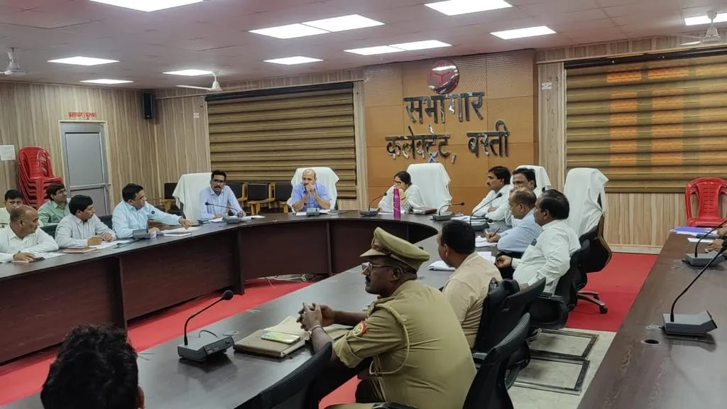 पिछले वर्ष स्वीकृत आठ परियोजनाओं को 15 जून तक करें पूरा : डीएम