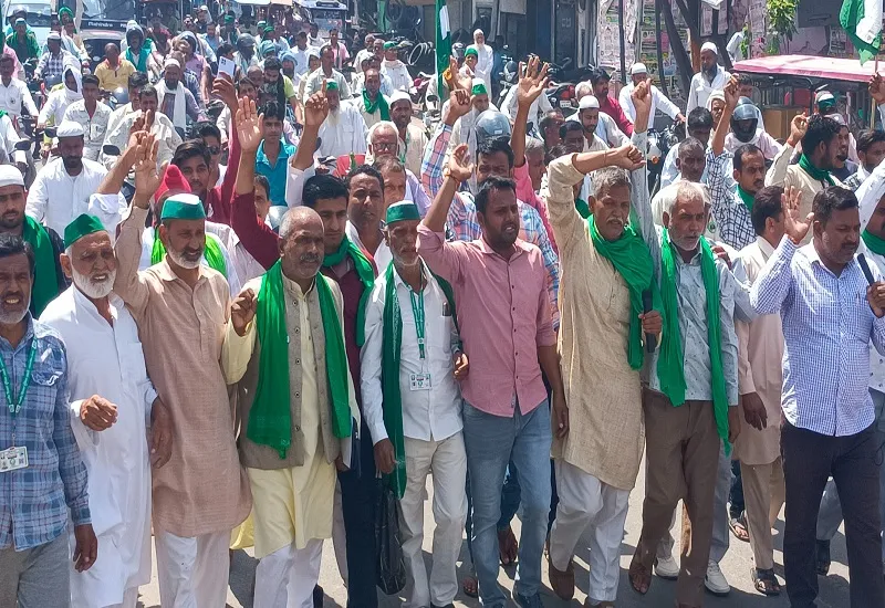 संभल : फसलों के मुआवजे के लिए भरी हुंकार, भाकियू असली के बैनर तले किसानों ने निकाली बाइक रैली