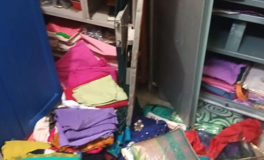 मेरठ: बंद पड़े दो मकानों में 50 लाख से अधिक की चोरी, कॉलोनीवासियों में दहशत