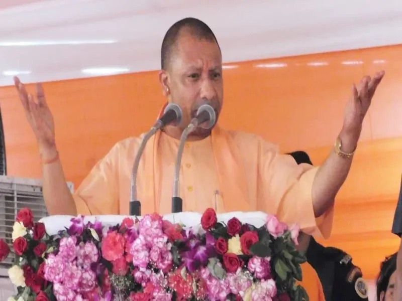 बलरामपुर : CM योगी ने भरी हुंकार, कहा - किसी माफिया में दम नहीं कि वह व्यापारियों से रंगदारी मांग ले