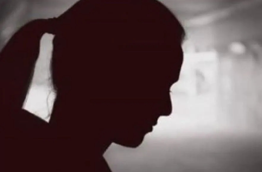 बरेली: RPF ने महिला की बचाई जान, बोली- मुझे पकड़कर बंद कर दो, नहीं तो ट्रेन के आगे कूद जाऊंगी