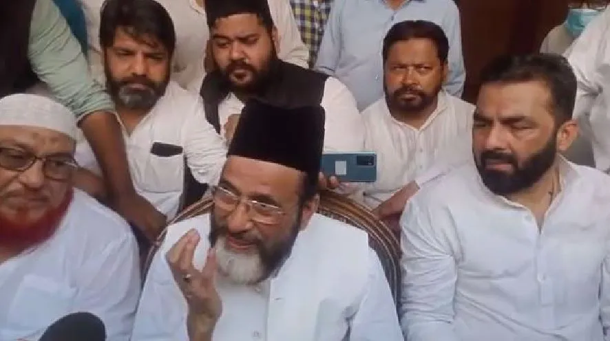 बरेली: धरना देने से रोका तो भड़के तौकीर रजा, बोले- धारा 144 का उलंघन कर रहे... हमें गिरफ्तार क्यों नहीं करती पुलिस