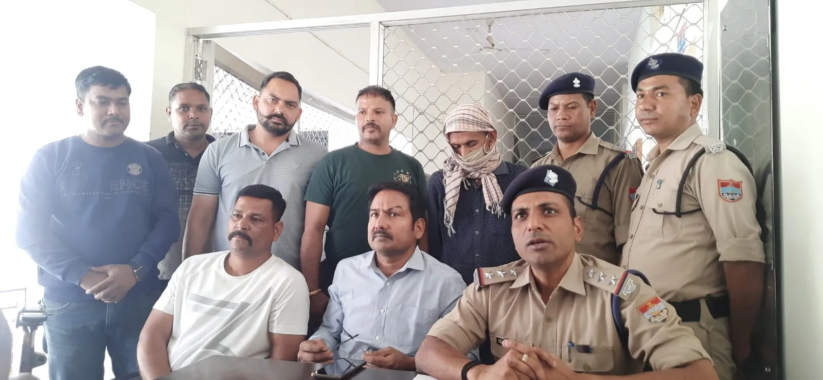 रामनगरः 25 हजार के इनामी को पुलिस ने किया गिरफ्तार, लाखों रुपये की धोखाधड़ी का है आरोप