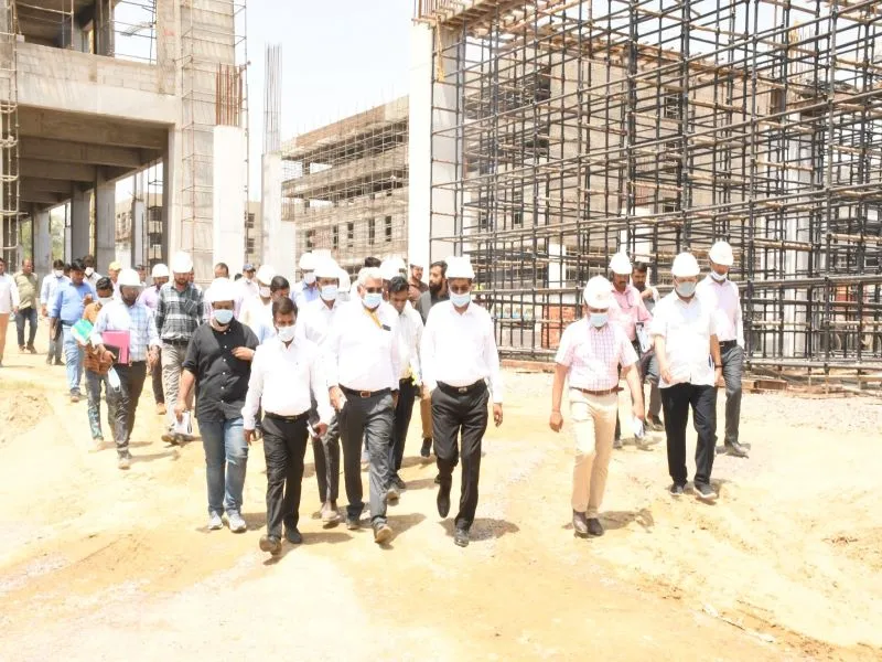 लखनऊ : महाप्रबंधक ने गोमतीनगर स्टेशन का निरीक्षण कर ली विकास कार्यो की जानकारी