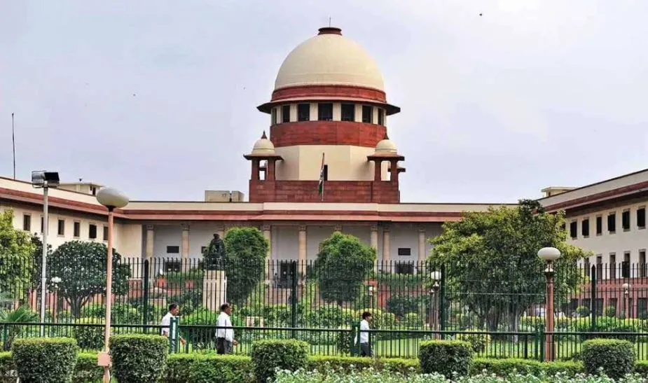 SC ने ‘राइटर्स क्रैंप’ से जूझ रहे परीक्षार्थी को किसी अन्य से उत्तर लिखवाने की दी अनुमति 