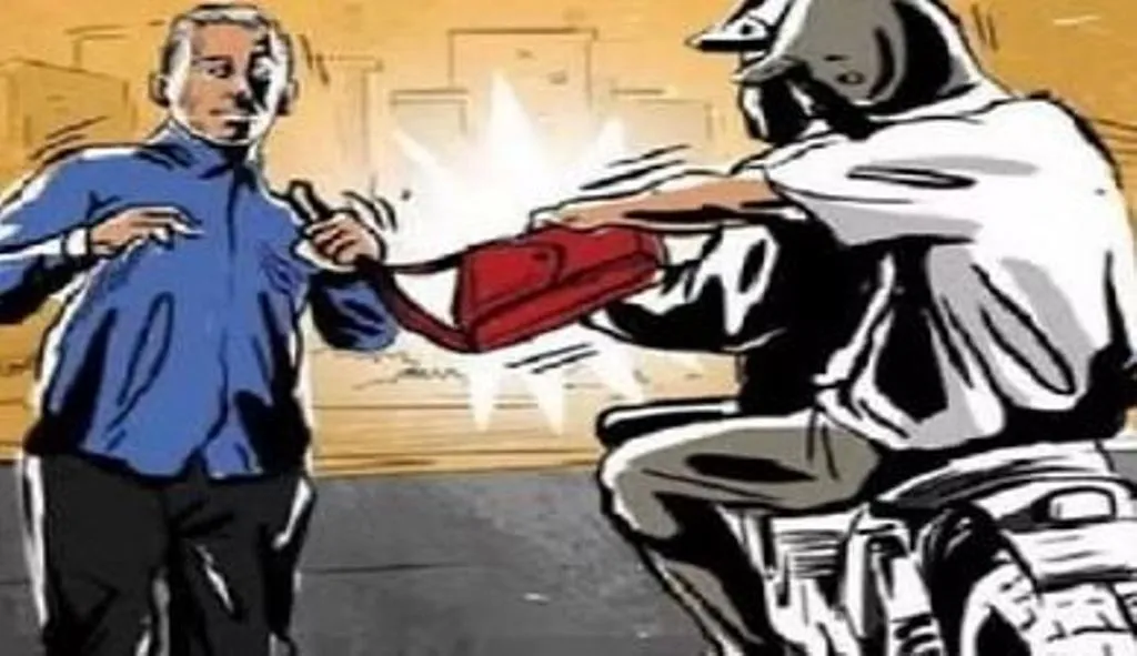 लखीमपुर खीरी: बुर्जुग के हाथ पर झपट्टा मारकर उचक्का नौ हजार रुपये छीन कर फरार 