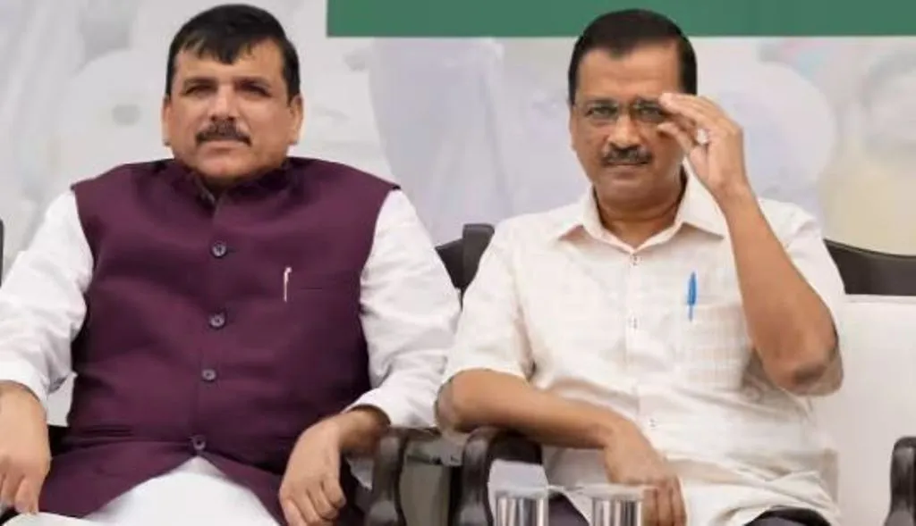 प्रधानमंत्री की डिग्री का मामला: अदालत ने केजरीवाल, संजय सिंह को जारी किया समन 
