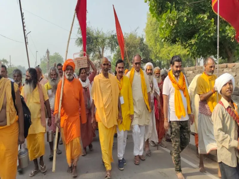 अयोध्या : 84 कोसी परिक्रमा कर लौटा संतों का जत्था, जिला प्रशासन को सुनाई खरी-खोटी