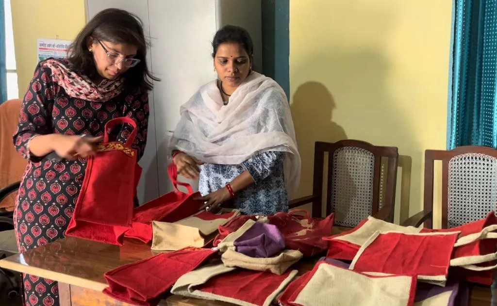 हल्द्वानी: संवासनियों ने बनाए जूट के बैग, सभी ने तारीफ की