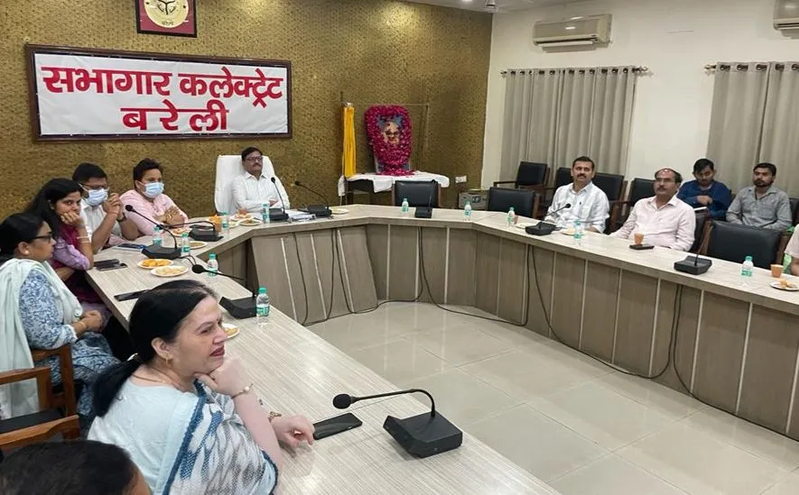 बरेली: कलेक्ट्रेट सभागार में मनाई गई बाबा साहेब डॉक्टर भीमराव अंबेडकर की जयंती