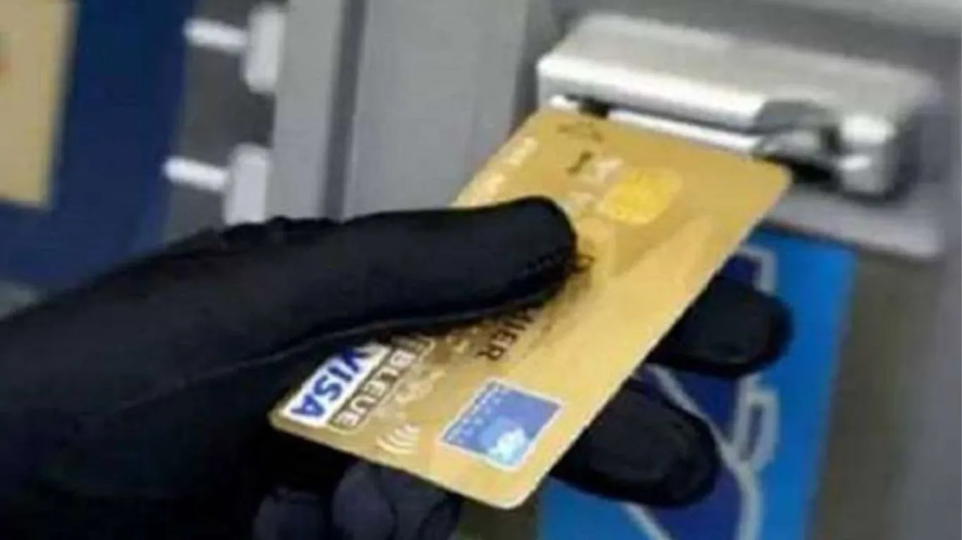Haldwani News: एटीएम में पिन नंबर लिखना पड़ा भारी, शातिर ने खाता कर दिया खाली