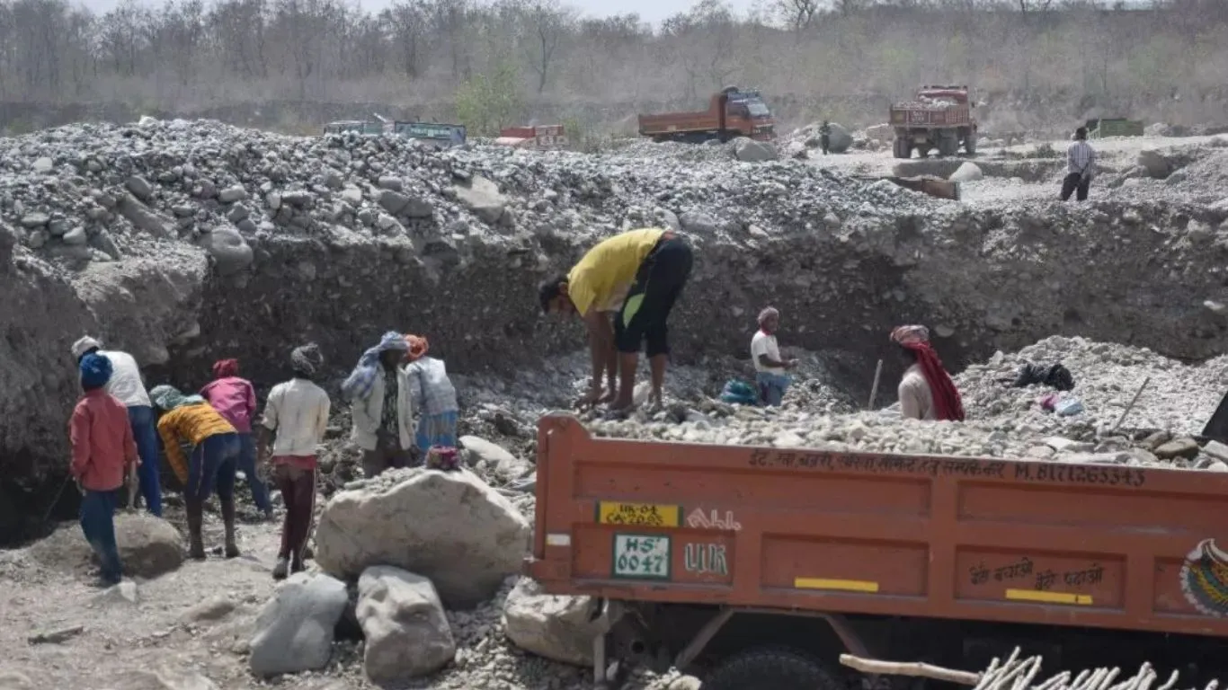 Haldwani News: नंधौर, दाबका और कोसी को लक्ष्य से अधिक मिली खनन की अनुमति