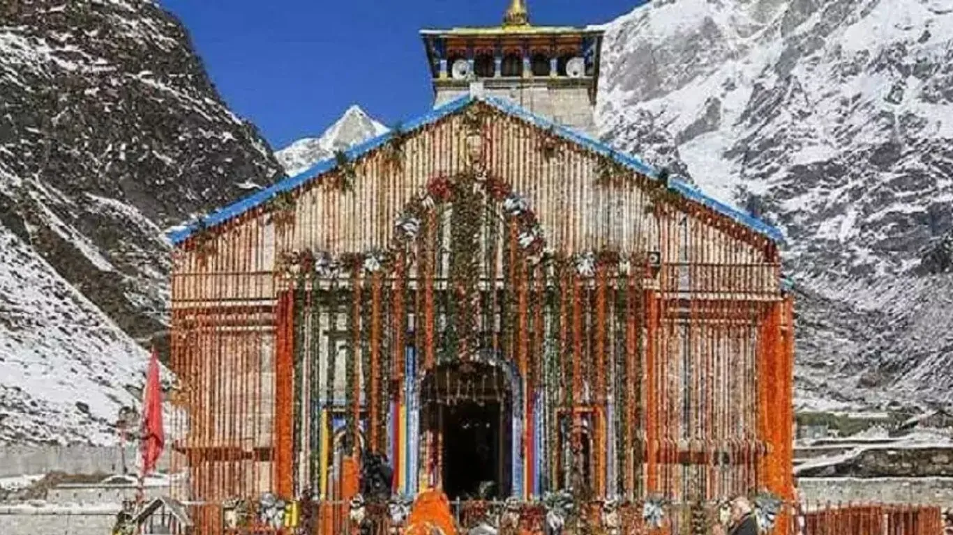 Snowfall in Kedarnath: केदारनाथ मे भारी बर्फबारी से यात्रा पर लगा ब्रेक, जानें कब से पुन: शुरू होगी यात्रा