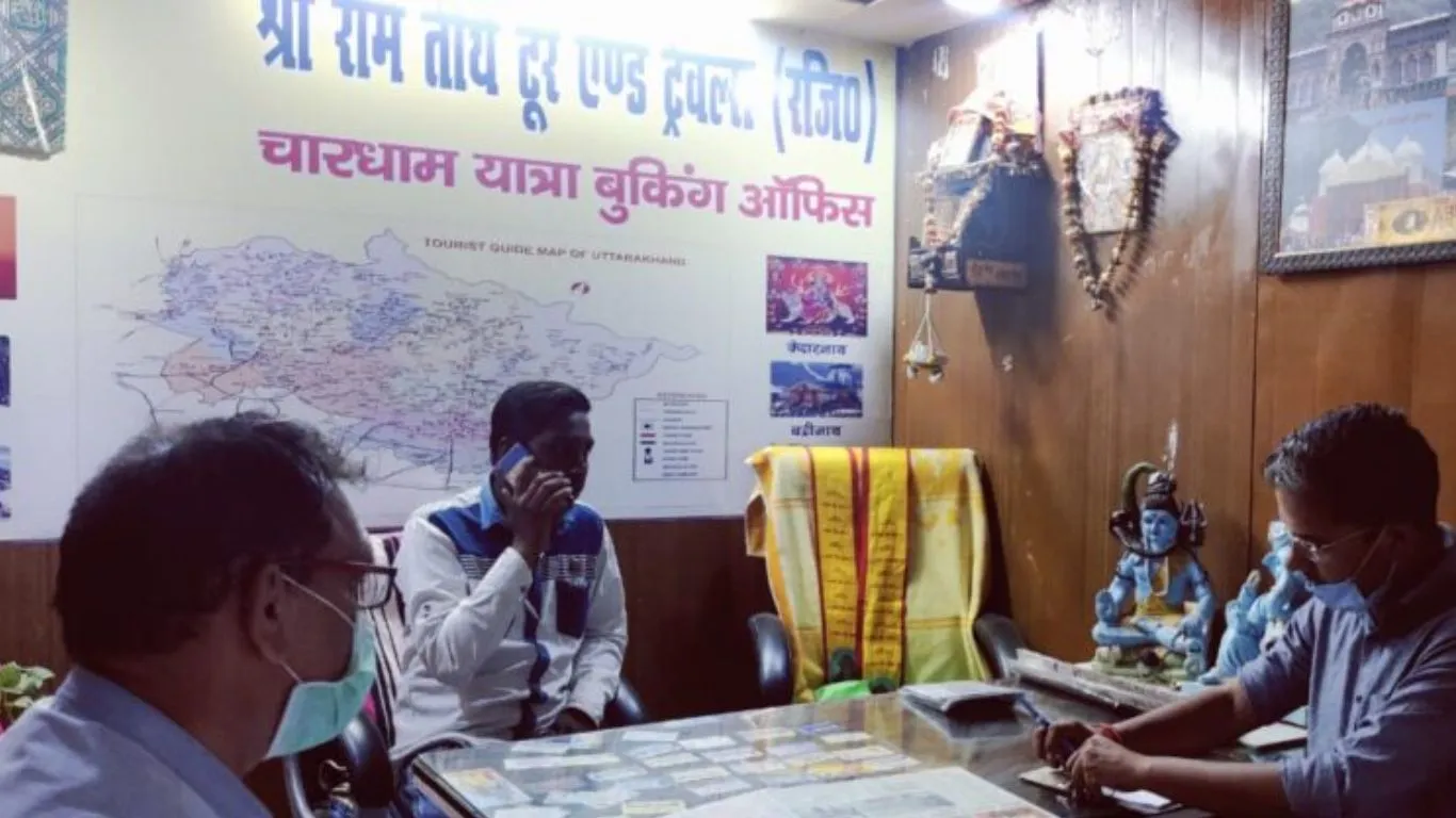 Rishikesh News: परिवहन विभाग ने किया औचक निरीक्षण, टूर एंड ट्रेवल्स संचालकों को दिये निर्देश  