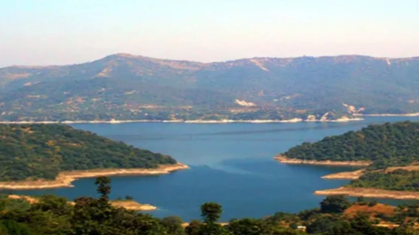 Bageshwar News: खनन के बाद बनीं कृत्रिम झीलें दे रहीं दुर्घटना को बढ़ावा  