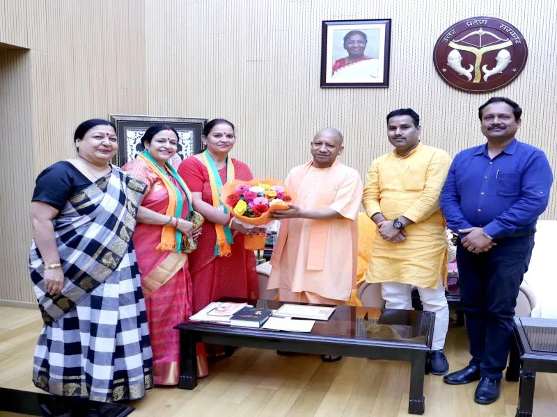 बीजेपी मेयर प्रत्याशी को सीएम ने दिये चुनाव जीतने के मंत्र,आर्शीवाद
