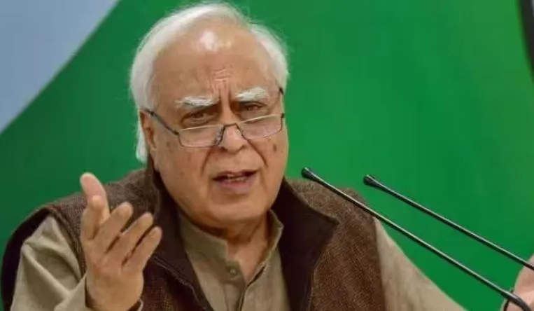 2024 में BJP से मुकाबला करने वाले गठबंधन के केंद्र में होनी चाहिए कांग्रेस: कपिल सिब्बल 