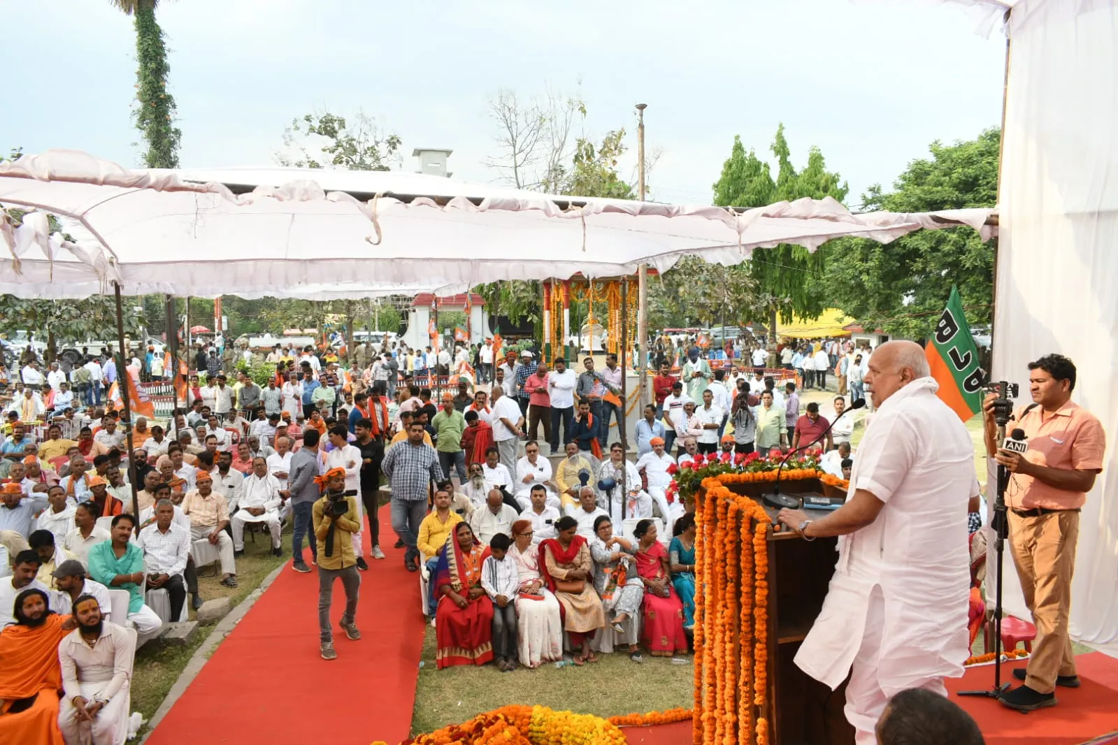 अयोध्या : भाजपा महापौर व 60 पार्षद प्रत्याशियों ने संयुक्त रूप से दाखिल किया नामांकन