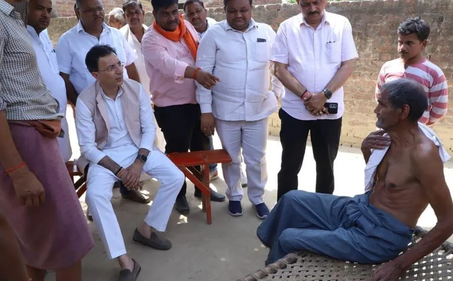 शाहजहांपुर: जितिन प्रसाद पहुंचे सुनौरा अजमतपुर, पीड़ितों को बंधाया ढांढस 