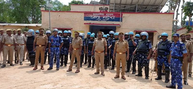 बहराइच : पुलिस और आरएएफ जवानों ने किया पैदल मार्च