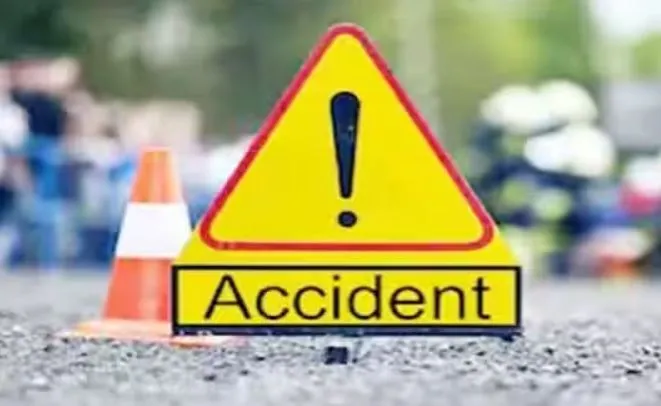 शाहजहांपुर: सड़क हादसे में बाइक सवार फूफा की मौत, भतीजा घायल