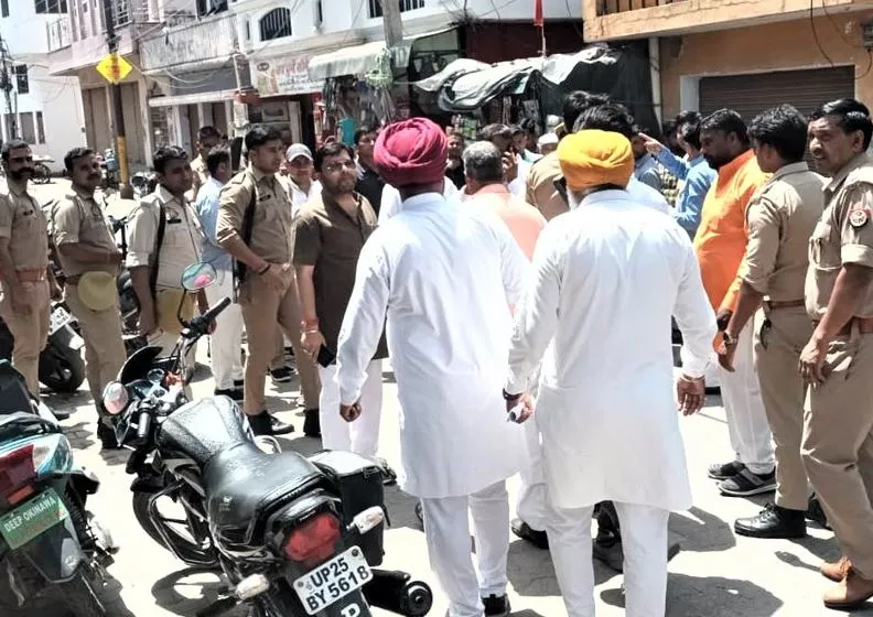 Pilibhit: क्रय विक्रय समिति चुनाव में फिर भिड़े सत्ताधारियों के दो गुट, मारपीट 