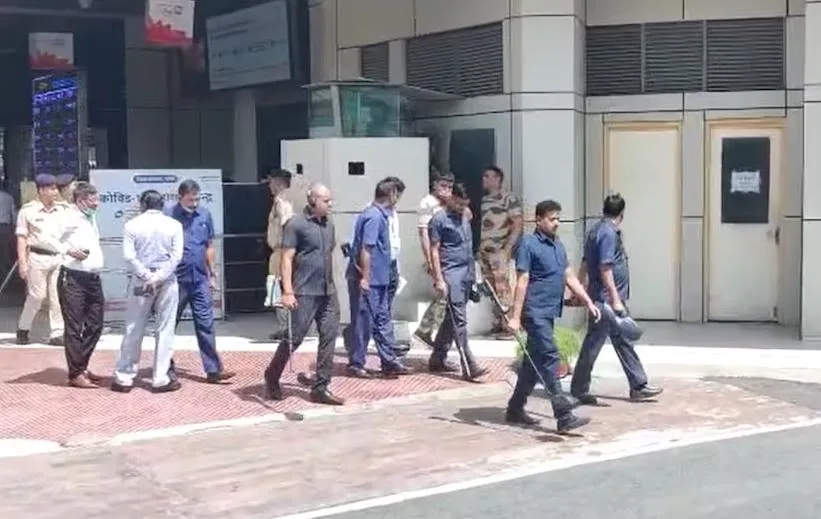 पटना हवाई अड्डे पर बम होने की अफवाह, जांच में बरामद नहीं हुआ कुछ...सुरक्षा बढ़ाई