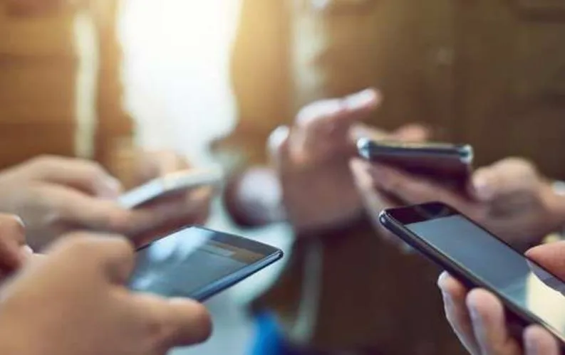 पुरुषों को गेमिंग ऐप पसंद, महिलाएं भोजन और मैसेजिंग ऐप पर बिताती हैं ज्यादा वक्त: रिपोर्ट 