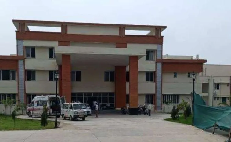 बरेली: तीन सौ बेड को भी लगा जिला अस्पताल का मर्ज, डॉक्टर नदारद