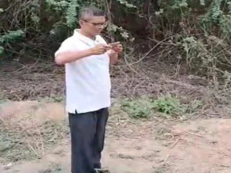 झांसी : असद और अशरफ के एनकाउंटर स्थल पर पहुंचे पूर्व IPS, जताई फेक एनकाउंटर की आशंका