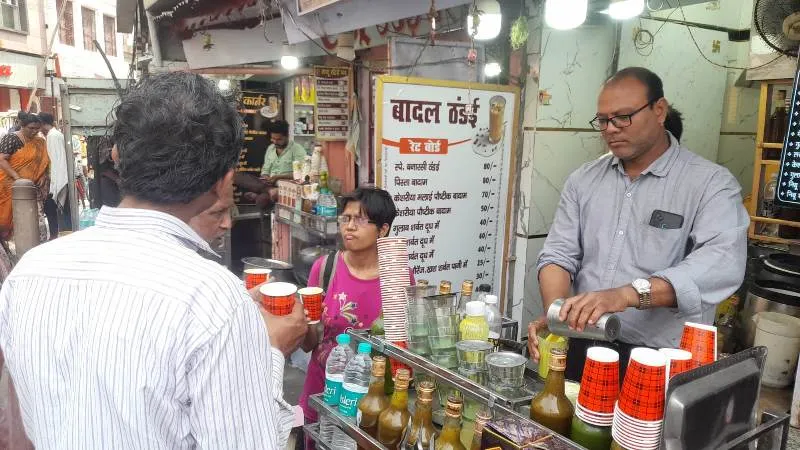 वाराणसी : बनारसी ठंडाई को विश्व पटल पर ले जाने की कोशिश, मिल सकता है जीआई टैग