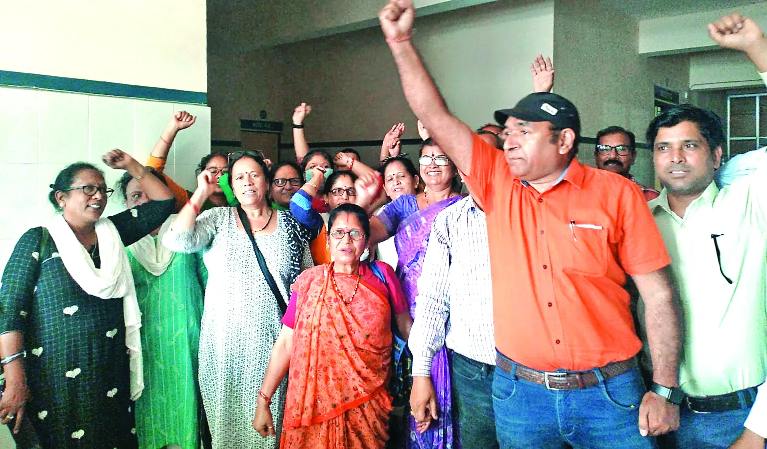 Khatima News : दो माह का वेतन न मिलने से स्वास्थ्य कर्मी भड़के, मंगलवार से कार्य बहिष्कार का ऐलान