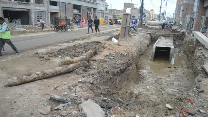 अयोध्या: पीने के पानी को तड़प रही 40 हजार से अधिक की आबादी, 25 से अधिक मोहल्ले चपेट में