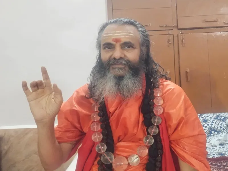 गोंडा: रूद्र महायज्ञ में पहुंचे जगदगुरु शंकराचार्य, कहा- आर्थिक व शैक्षिक स्थिति के आधार पर लागू हो आरक्षण 