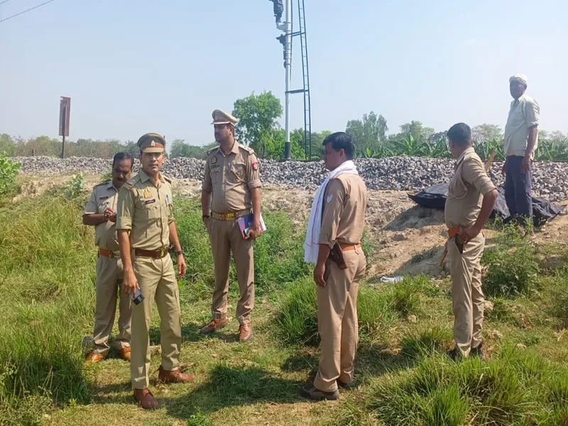 बहराइच: रेलवे पटरी के निकट महिला का शव मिलने से इलाके में हड़कंप, जांच में जुटी पुलिस