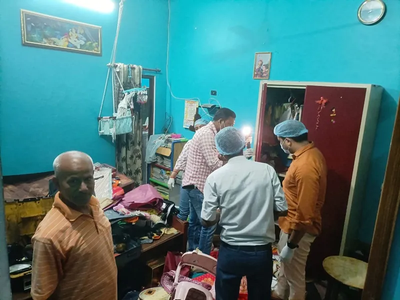 बहराइच में चोरों का तांडव: VDO के घर का ताला तोड़कर 53 लाख की चोरी, 50 लाख के जेवरात, कपड़ा और ढाई लाख की नकदी ले उड़े चोर