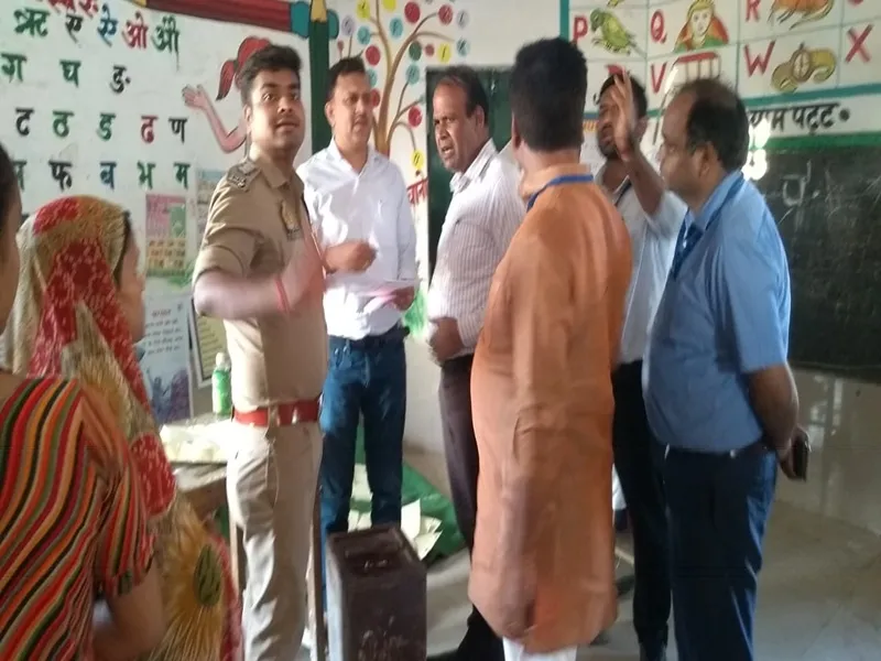 बहराइच: मतपत्र छीनकर फाड़ने के आरोप में भाजपा प्रत्याशी के पति समेत तीन अन्य के खिलाफ केस दर्ज