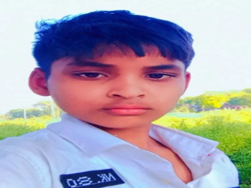 रायबरेली: बालक की हुई थी संदिग्ध मौत, शव के पास मिली शराब की बोतलें, दो हिरासत में