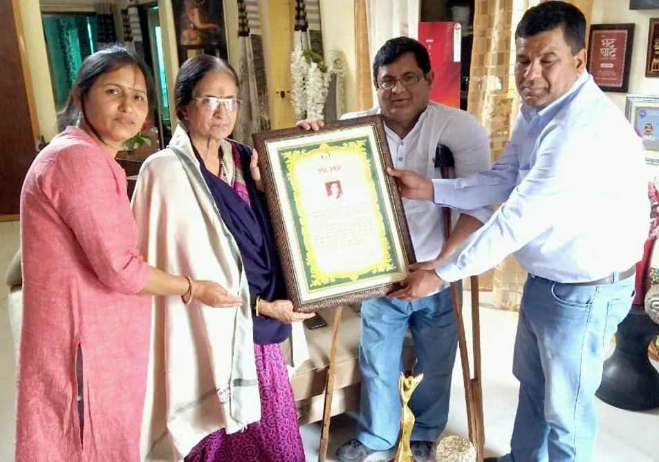 हल्द्वानी: लोकगायिका बीना तिवारी को दिया गया लोक प्रकृति सम्मान