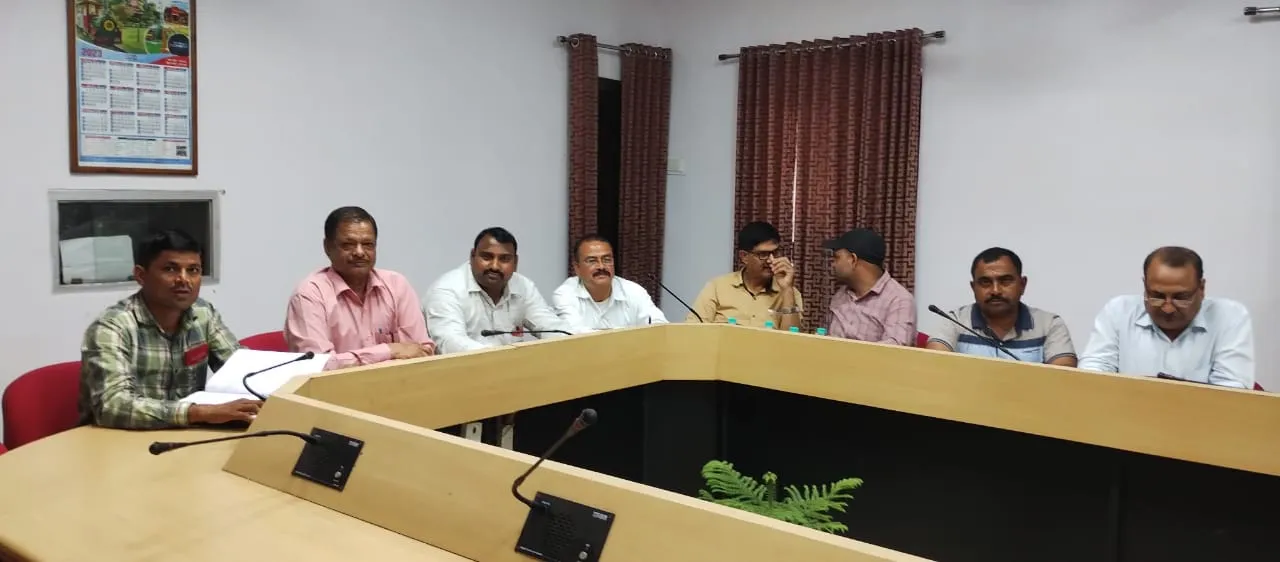 बरेली: रेलवे के ट्रैकमैन अब अन्य विभागों में भी जाने के होंगे पात्र, डीआरएम ने की बैठक