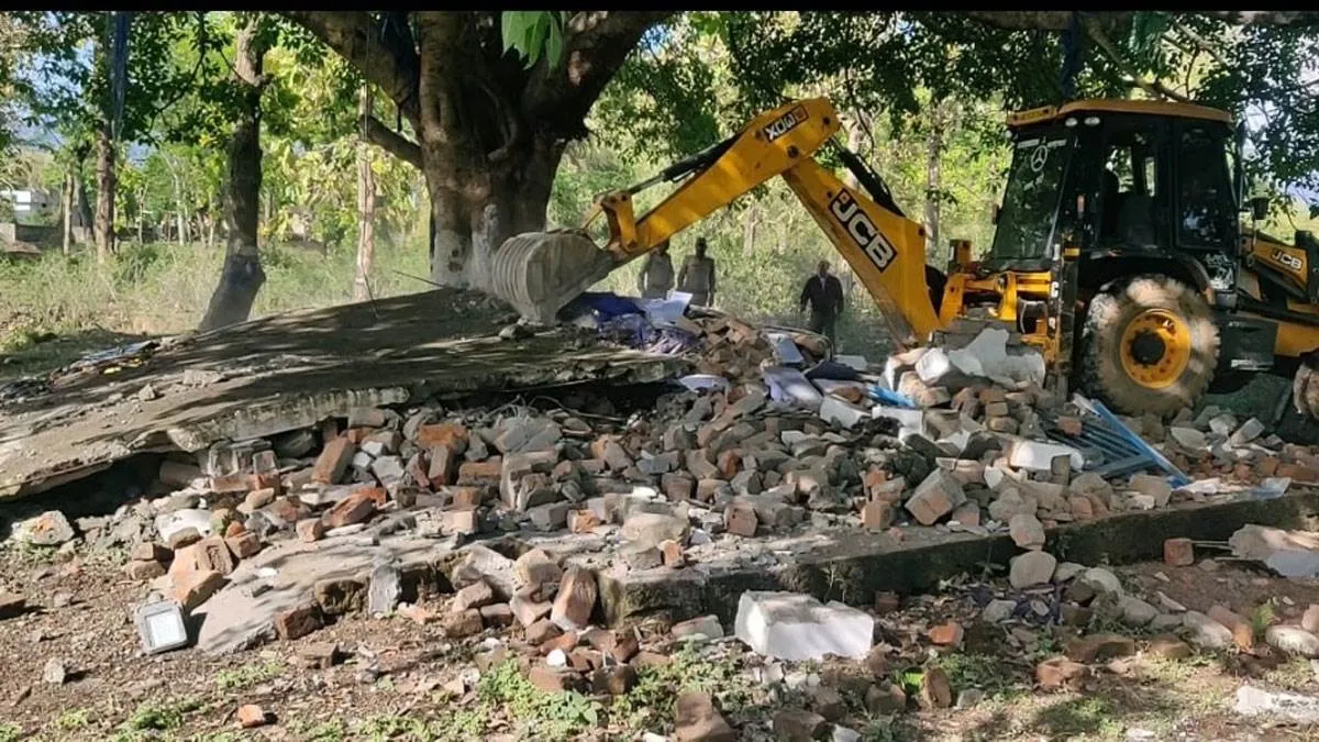 हल्द्वानी: लैंड जिहाद पर चली जेसीबी, मजार समेत कई अतिक्रमण ध्वस्त