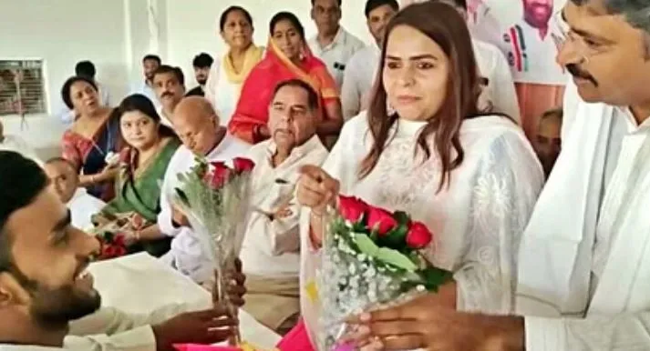 अमृता धवन की यात्रा के दौरान कांग्रेस कार्यकर्ताओं में हंगामा